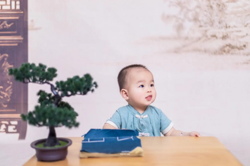大理宝宝喊肚子疼怎么回事